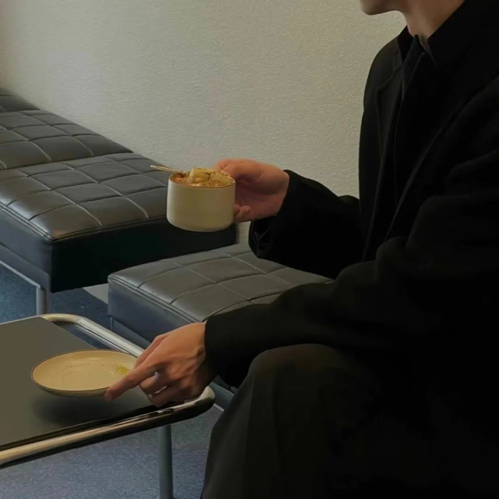 网易云音乐热评《问》有些感情纠缠久了,到后来