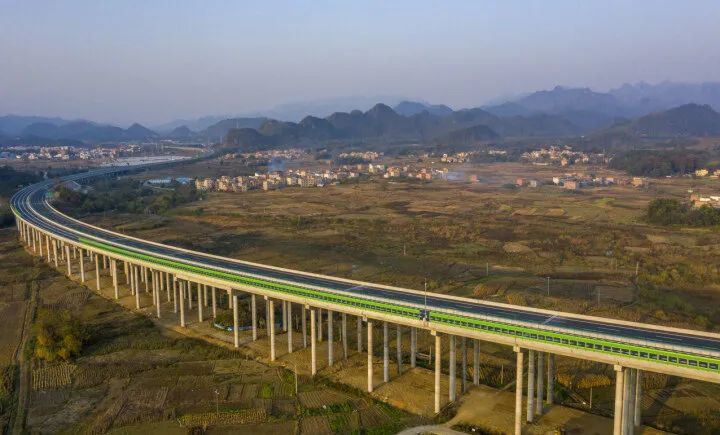 广清永高铁乡村产业发展省人代会清远市代表团提交建议94件