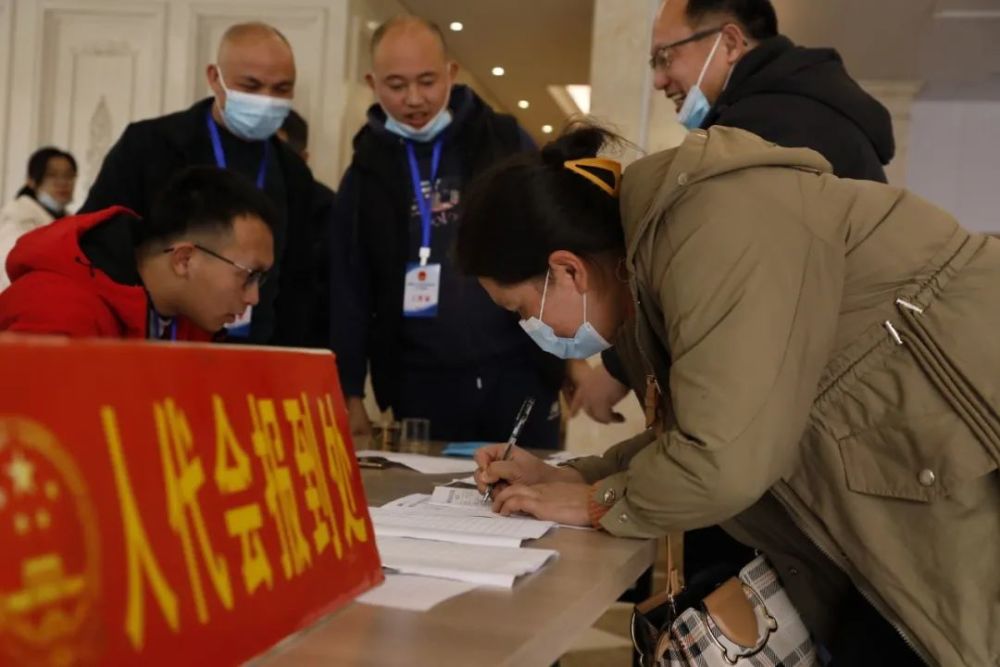 聚焦两会融安县第十八届二次会议人大代表报到