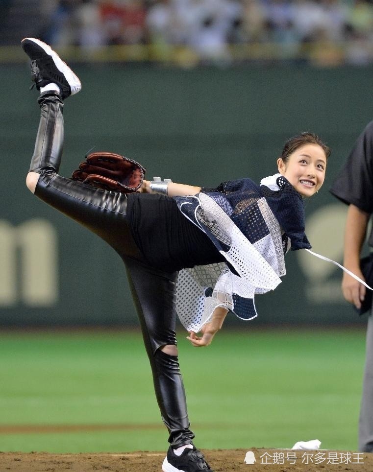日本棒球开球美女