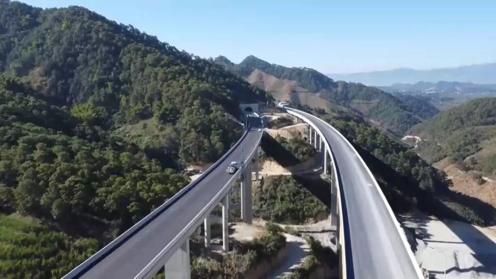 临沧全力冲刺提速高速公路建设工程