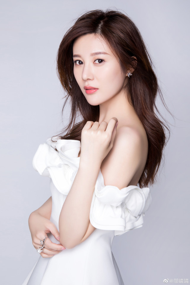 曾获姑父尤小刚力捧20岁演西施被嘲她还是新版倚天的纪晓芙