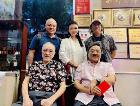 76岁的卢海潮越活越精彩80岁的哥哥卢海鹏却老大徒伤悲