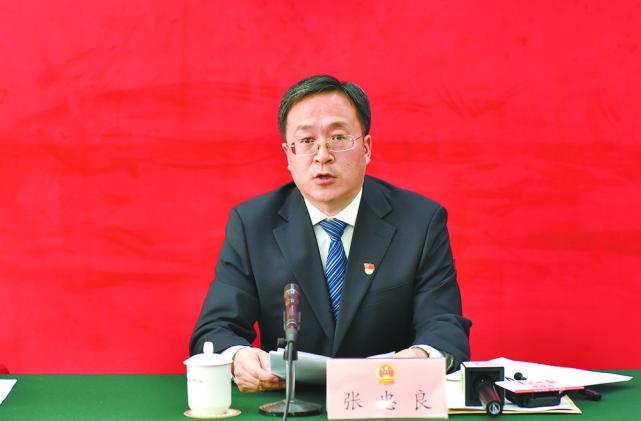 分别邀请省委改革办副主任郭云方,省发展和改革委员会副主任张忠良