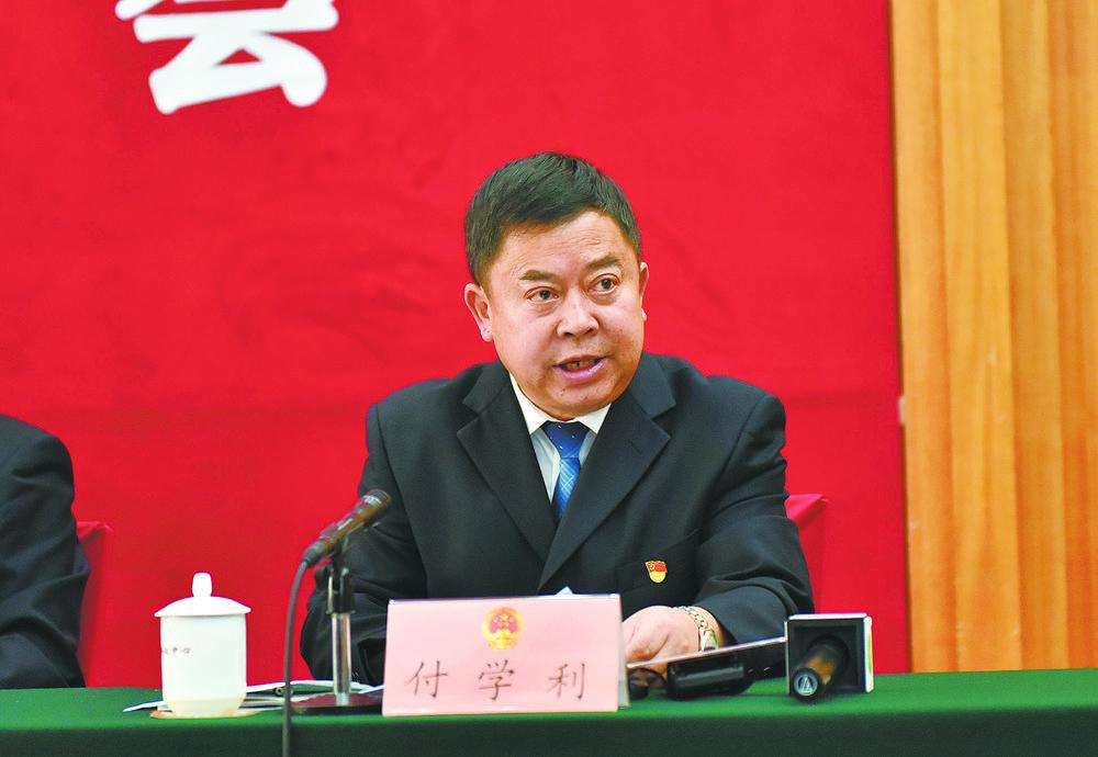 分别邀请省委改革办副主任郭云方,省发展和改革委员会副主任张忠良