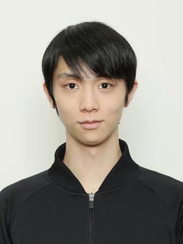 羽生结弦最新证件照曝光,2014-2022,8年,有些变了有些没变