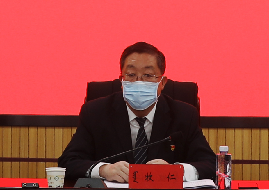 牧仁说,策克口岸将重点从以下几个方面推动盟委(扩大)会议精神落地