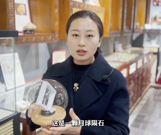 拥有这些陨石的,是中国第一个90后女性"陨石猎人"杨可欣.