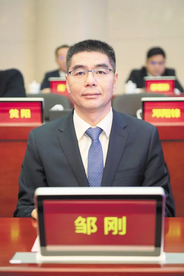 坚持以政领财精准实施积极财政政策市财政局局长邹刚:带头推进清廉