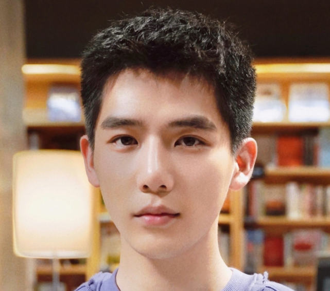 事实上,王安宇在《欢乐颂》剧组戏份相对较少,2021年11月19日就已经