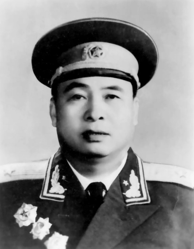 兼任时间:1954年8月—1956年11月政委:钟国楚(兼)任职时间:1952年7月