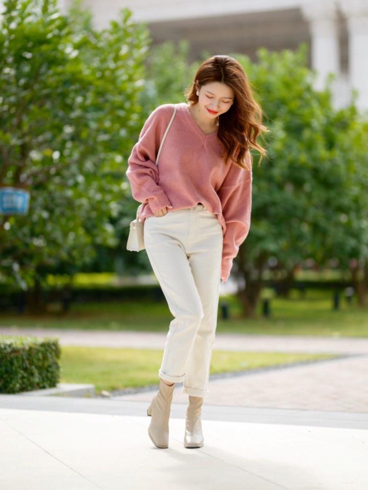 冬天就适合穿“粉色毛衣”，保暖温柔又有格调，清新减龄又十分显气质！