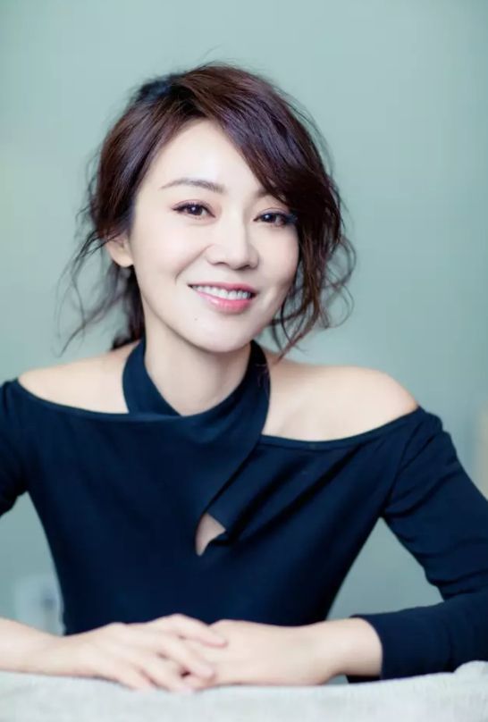 为什么女人年纪大了喜欢剪短发?其实显"年轻"是关键,看闫妮就知道!