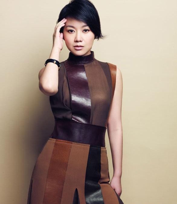 为什么女人年纪大了喜欢剪短发?其实显"年轻"是关键,看闫妮就知道!