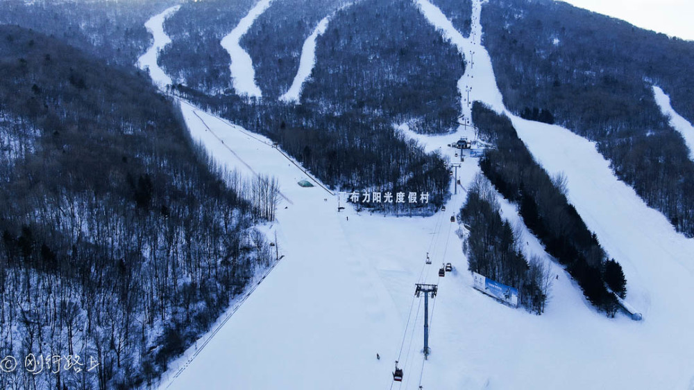 亚布力雪龙滑雪场图片