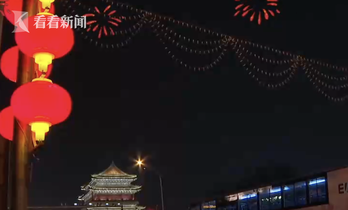长安街的大红灯笼和“中国结”点亮啦！普通人怎么当网红赚钱