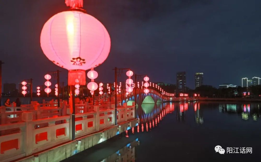 阳江市鸳鸯湖公园夜景惊艳梦幻浓浓年味
