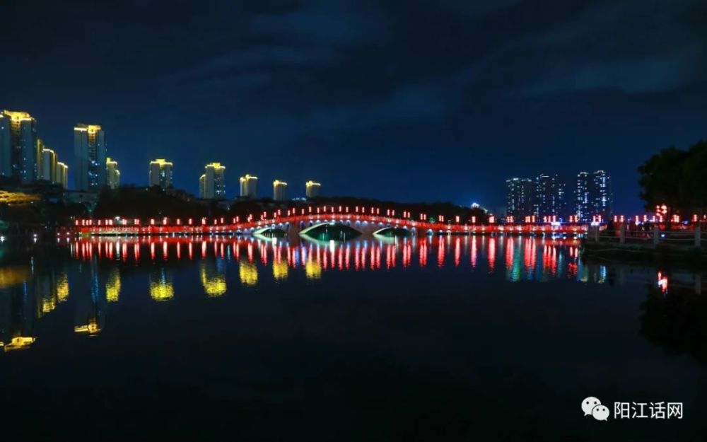 陽江市鴛鴦湖公園夜景驚豔夢幻濃濃年味