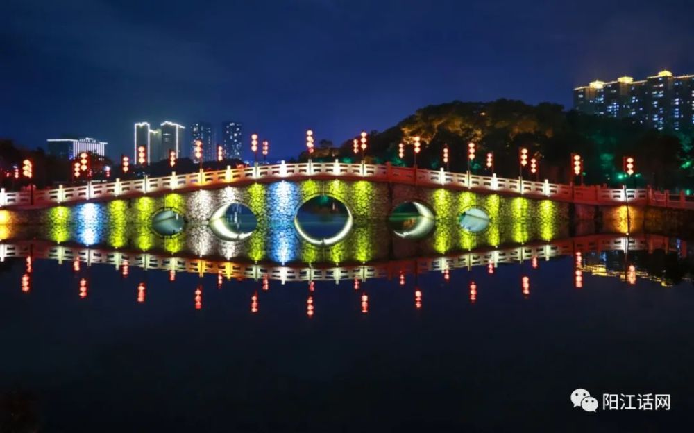 阳江市鸳鸯湖公园夜景惊艳梦幻浓浓年味
