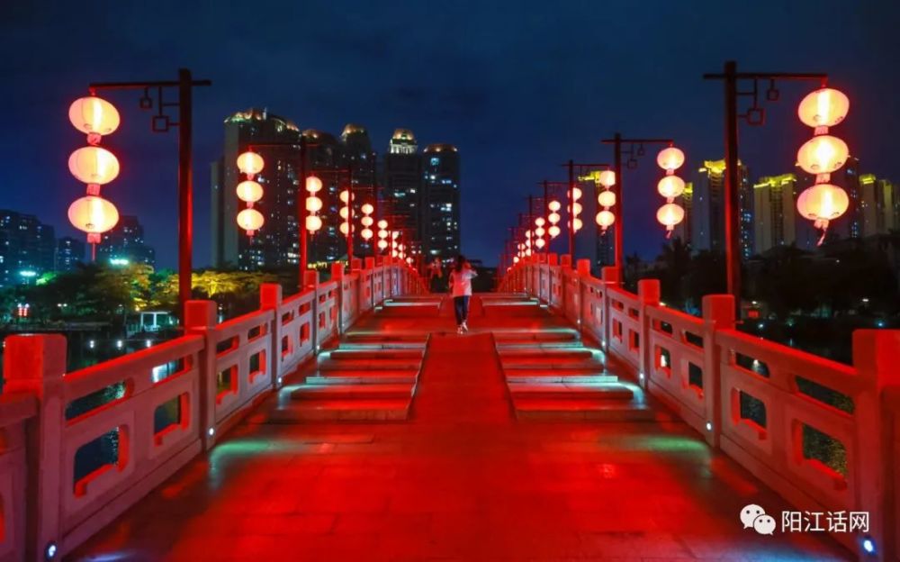 阳江市鸳鸯湖公园夜景惊艳梦幻浓浓年味