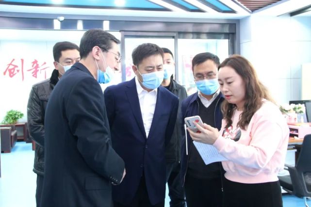 张晶调研指导县融媒体中心工作