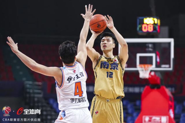 邬挺嘉17 6 8再创新高 皇甫承轩完成cba生涯首秀