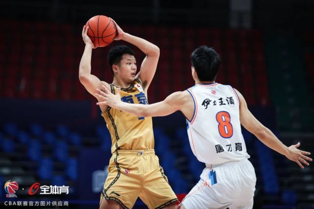 邬挺嘉17 6 8再创新高 皇甫承轩完成cba生涯首秀
