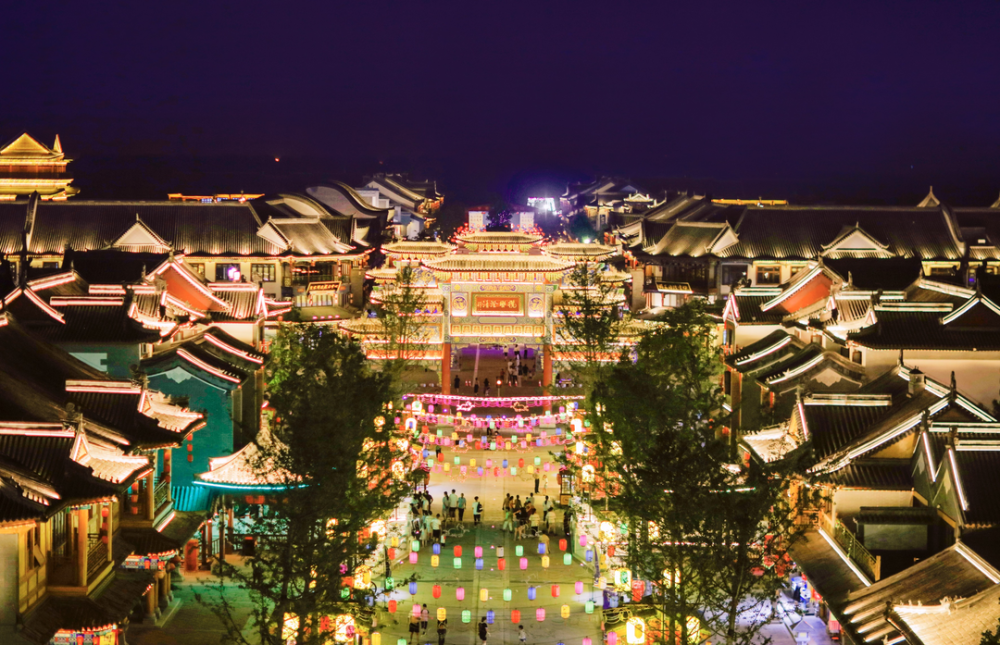 作为"驻马店城市会客厅",河南省首批省级文明旅游示范单位,皇家驿站将