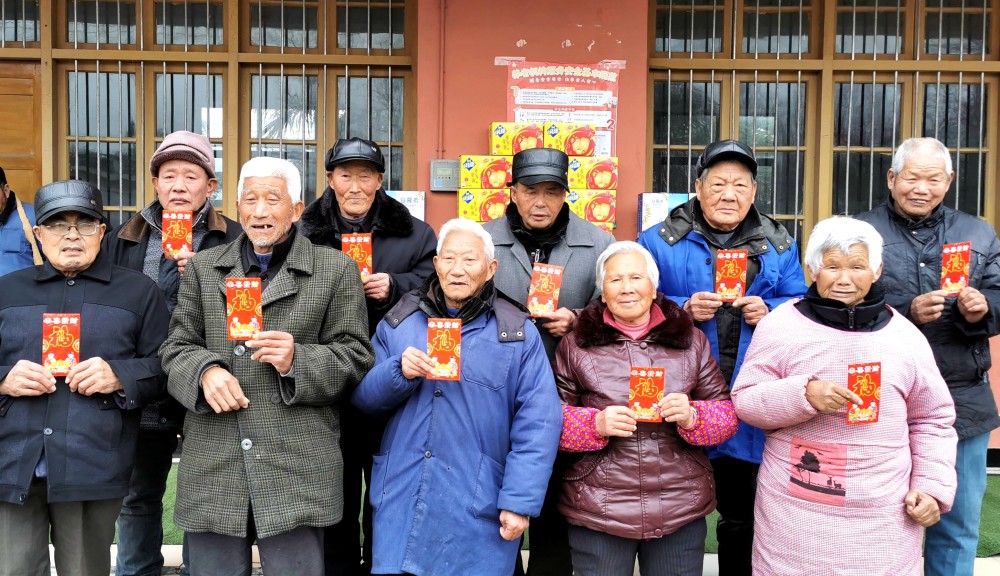 1月24日下午,广东珠海博杰股份有限公司老板,曹甸籍乡贤王兆春,文彩霞