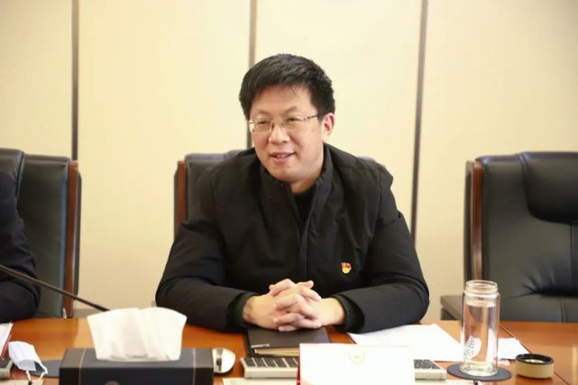 会议特别邀请了泰州市院第五检察部主任陆小涛,市委政法委副书记张伟