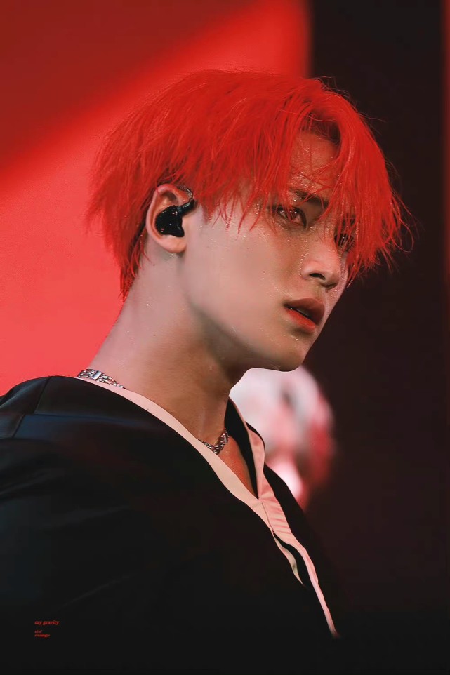 红发男爱豆,就是要红红火火