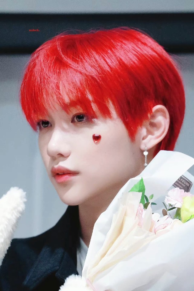 红发男爱豆,就是要红红火火