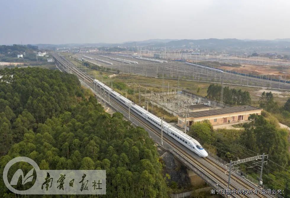 南广高铁开行红眼动车组春节回家更方便