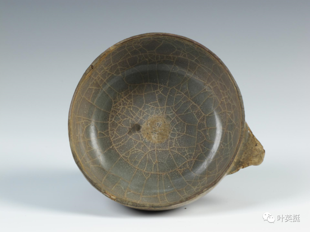 龙泉青瓷一件黑胎把杯兼谈相关问题