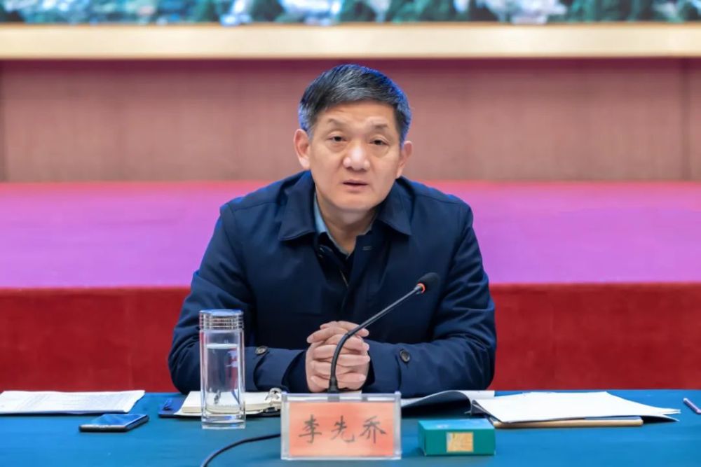 会上,市委副书记,市长黄国威通报了安陆市2021年经济运行情况.