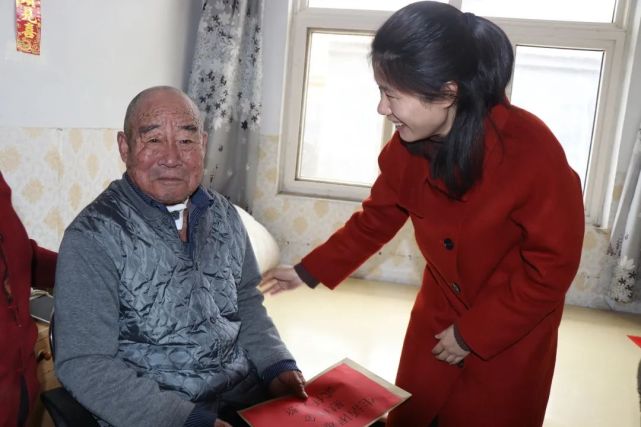 洋河镇镇长姜瑜进行春节走访慰问