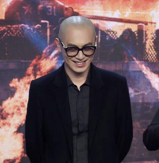胡歌痞气,徐海乔诡异,朱亚文时尚,男星光头造型差异大_腾讯新闻
