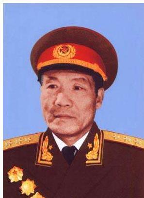 解方将军的军衔,明显有点偏低,主要原因是他1936年才入党,1940年才