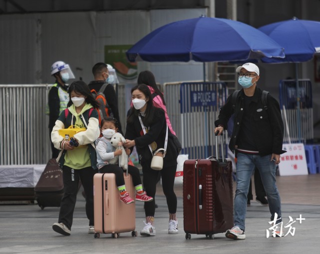 农历小年踏上返乡列车广州火车站春运味渐浓