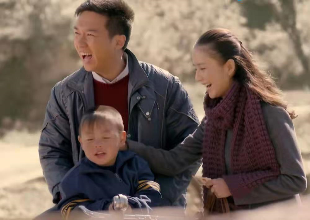 可是命运弄人,失去双腿的李向前,却意外收获了田润叶的温情与照顾,他