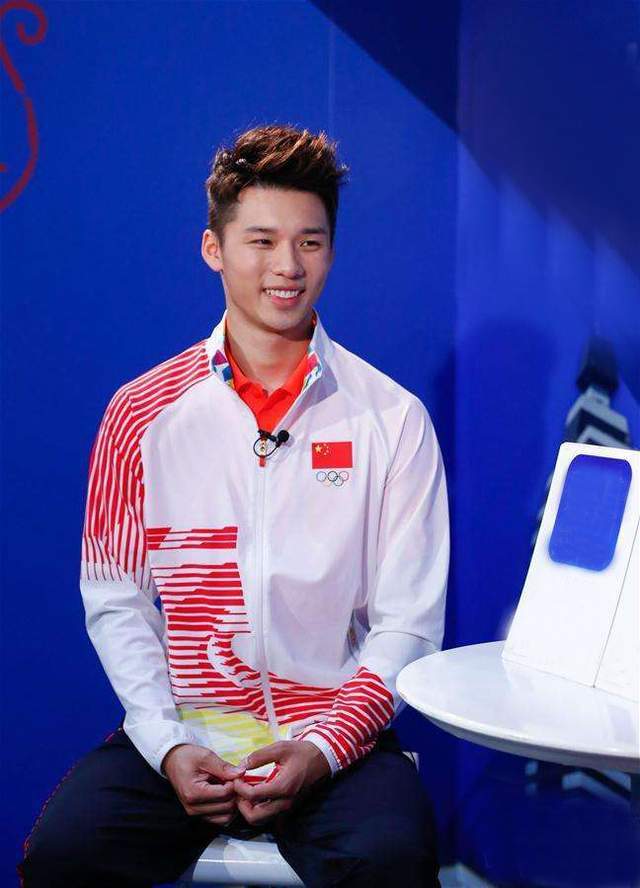 陈艾森:广东走出的跳水奥运冠军,替父母养姐姐,姐弟恋带泪