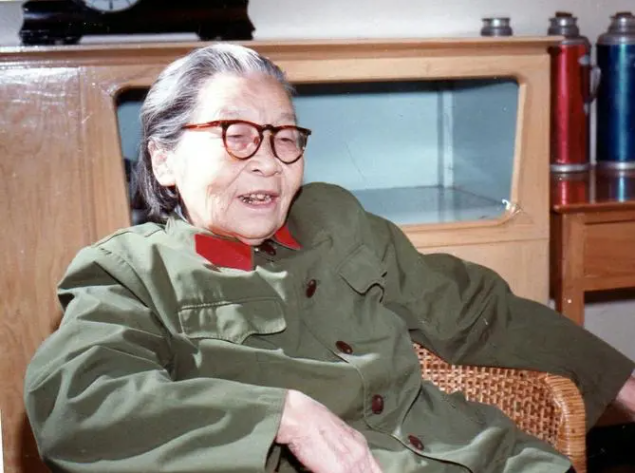 她本是童养媳,投身革命被休,却成为唯一开国女将军,丈夫是上将