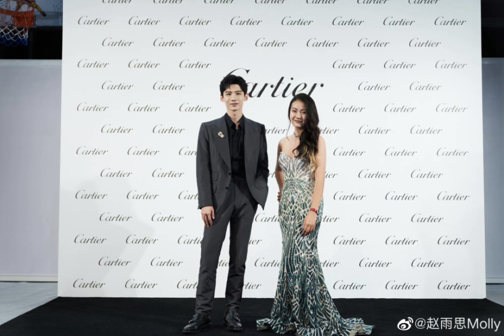 那个砸4300万进斯坦福的富二代妹子准备进军时尚圈了