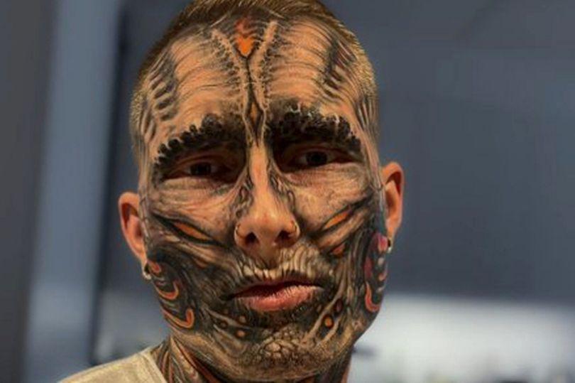 美25岁男子晒纹身前后对比照承认纹身很痛就像被金属刷刮过一样