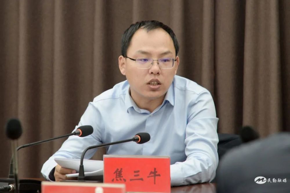 焦三牛主持召开全县经济社会发展情况通报座谈会