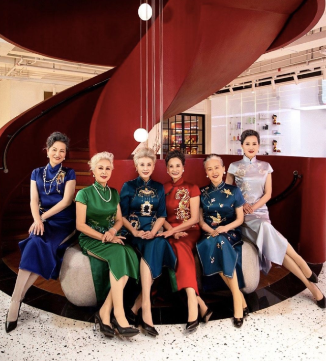 这群奶奶满头白发照样美丽,重新定义老年时尚|模特|时尚|短发|走秀