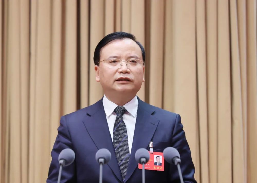 石邦林代表政协第十三届贵阳市委员会常务委员会作工