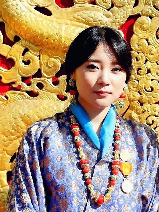 被称为"雪莲之花"的不丹二公主,坚守爱情,穿出本色——索南