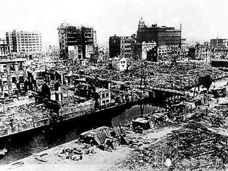 由于1923年东京大地震,1927年的金融危机和1929世界性经济危机的连续