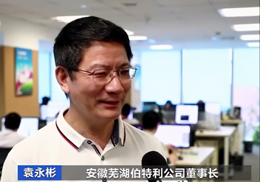 农村出身的他到国外深造后回国创业60岁的他目前身价已经45亿